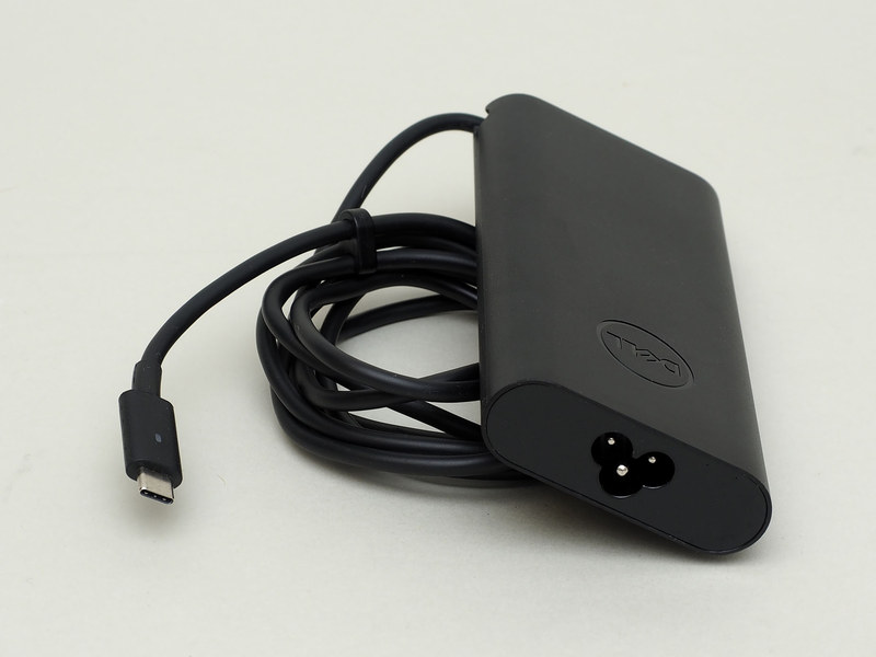 USB Type-C対応の130W ACアダプタを用いる