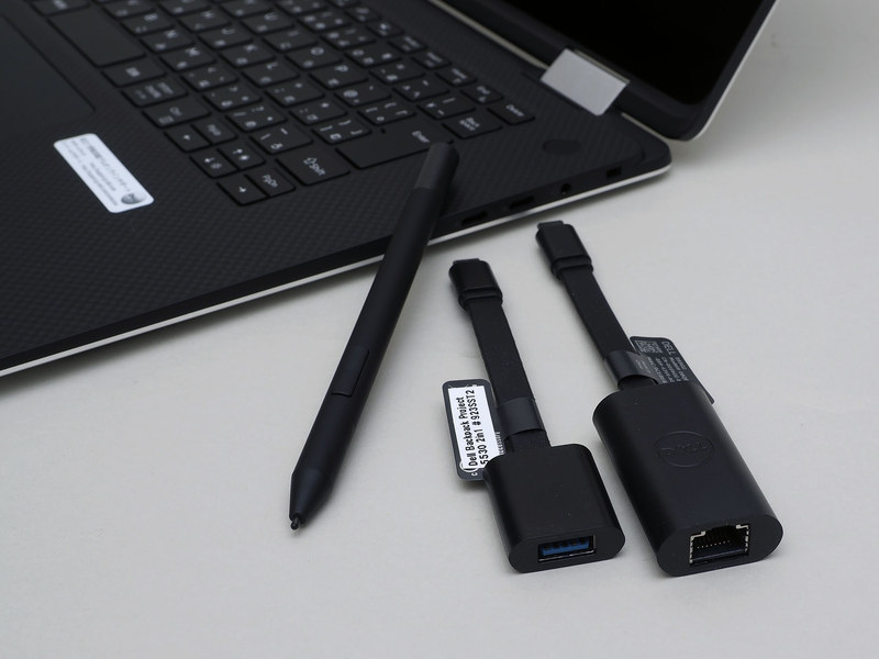 USB Type-C→USB Type-A、USB Type-C→Gigabit Ethernetの各変換アダプタとアクティブペン