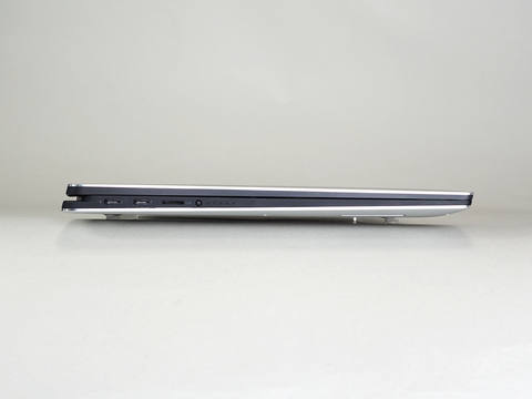 Hothotレビュー】16mmの薄さと性能を両立したモバイルワーク