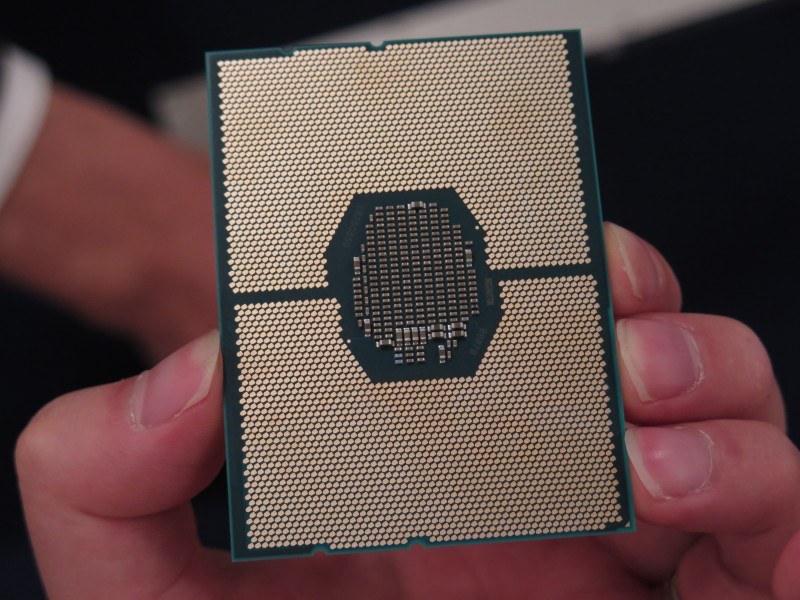 こちらは従来どおりのソケット式