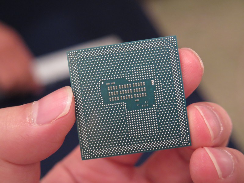 こちらは実装スペースが限られたフォームファクタ向けなので、BGAを採用