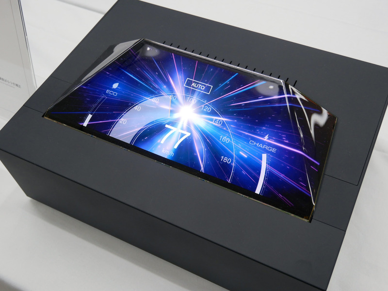 車載用の12.3型フレキシブル有機ELパネル