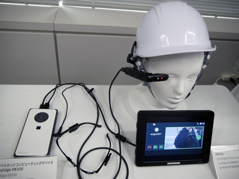 dynaEdgeはインテリジェントビューア「AR100」とセットで展示