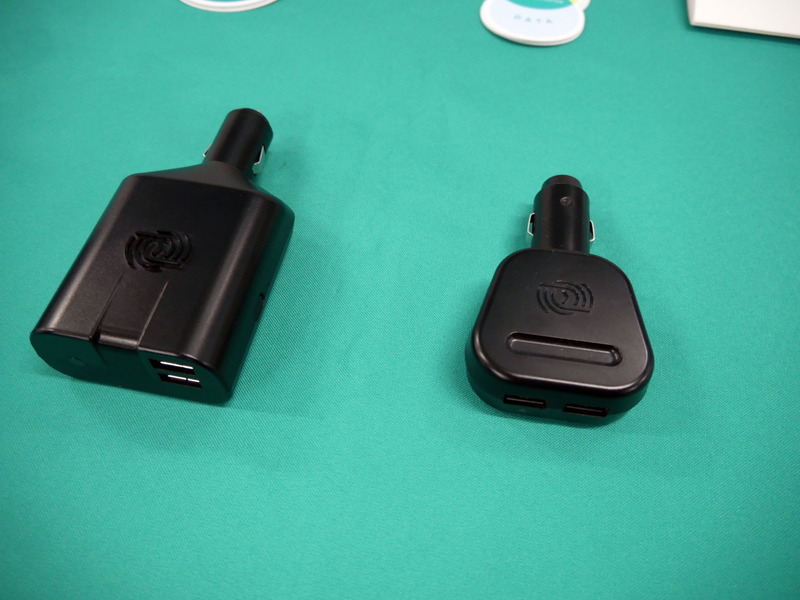 Foxconnが出資しているSmartDriveのデバイス。クルマのソケットに接続して運転状況のデータを収集。保険の契約などに利用できる