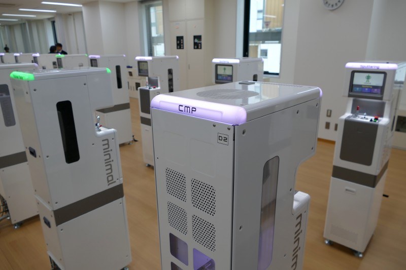 それぞれのユニットが異なる工程を担当する。機器の中がクリーンルーム状態になっているので大規模工事は必要ない