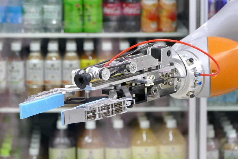 ロボットによるハンドリングの研究開発を進める