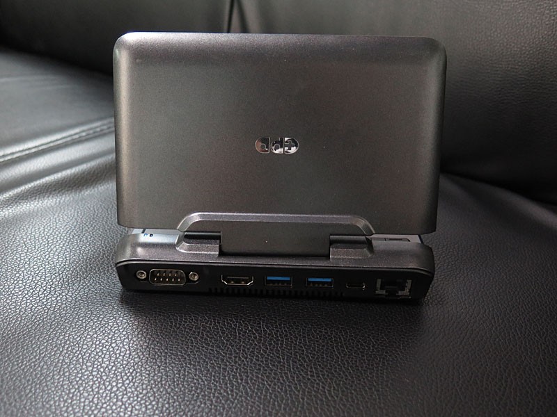 Gigabit EthernetやHDMI、USBなど、充実したフルサイズのインターフェイスが特徴だ