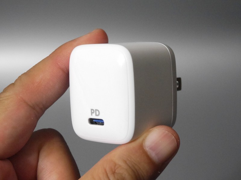 約41×55×35mmと、筐体サイズは超小型。パッケージにケーブルは付属しない