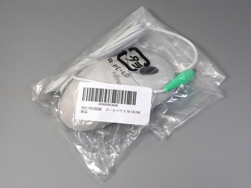 4月に入り、Amazonで一時的にバルク品のマウスが復活していたので購入してみた。FUJITSUのシルク印字があり、同社製PCの同梱品として生産された品のようだ(管理ラベルにはなぜかNECとある)