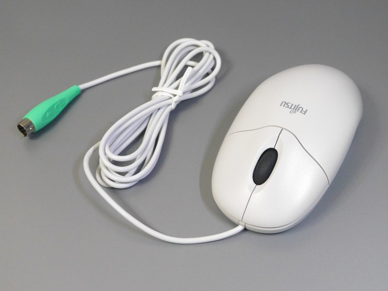 今回購入した品は「M-SBJ96」というOEM向けモデルで、製造元はLogitechとある。コネクタはUSBではなくPS/2だ