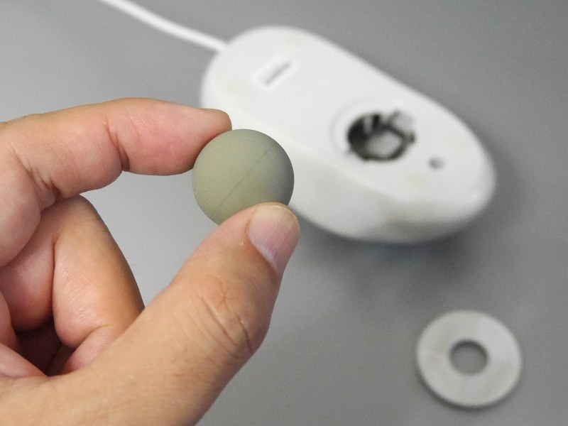 いま20代から30代の人の中には、学校のPCのマウスからボールを抜き取って遊んだことがある人も多いはずだ