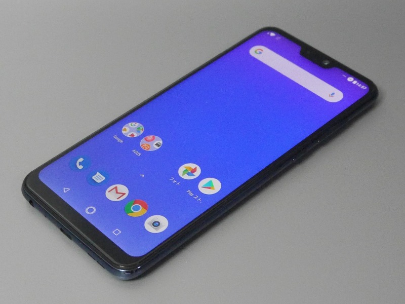 製品本体。最新のAndroid 9 Pieではなく、Android 8を搭載する