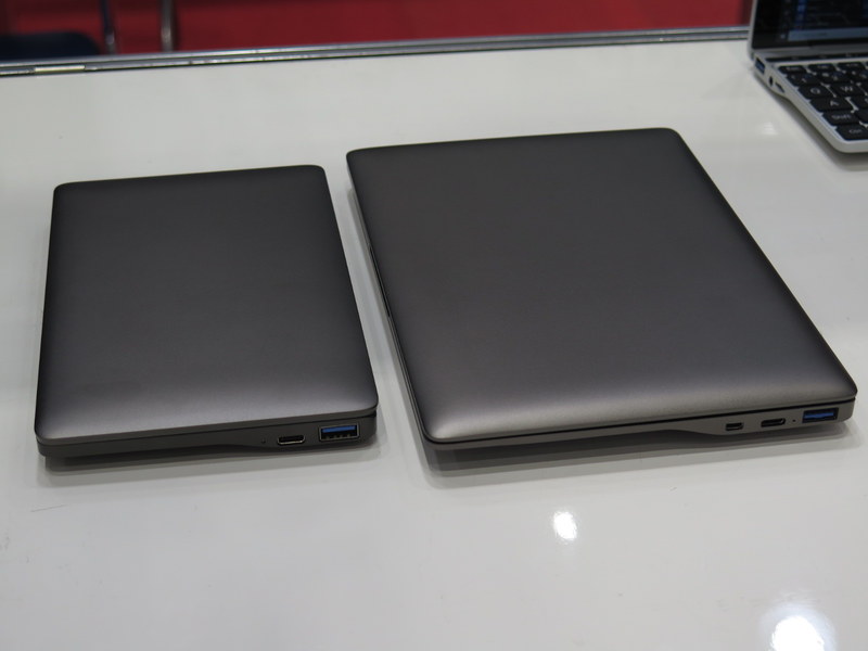 液晶が8.9型となっているため、GPD Pocket 2(左)おりも二回りほど大きい