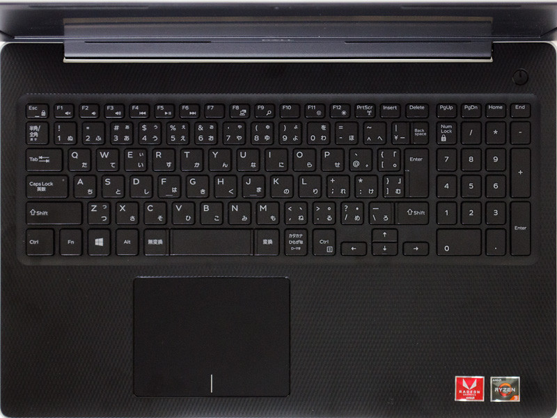 キーボードはテンキー付きのアイソレーションタイプ。タッチパッドは1枚プレート式