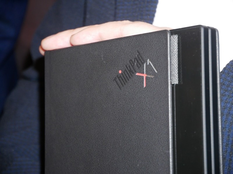 ThinkPad X1のロゴが入る