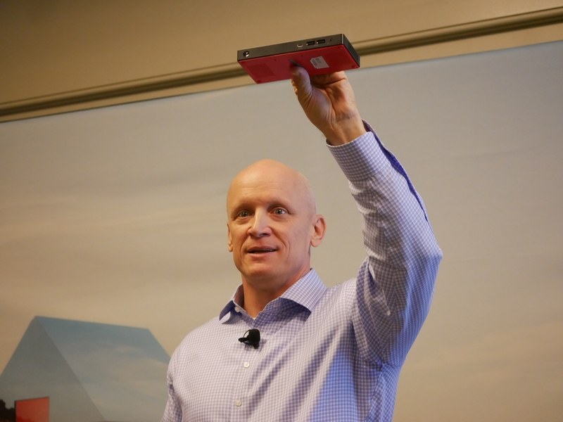 世界最小のコマーシャルデスクトップPCとするThinkCentre Nano