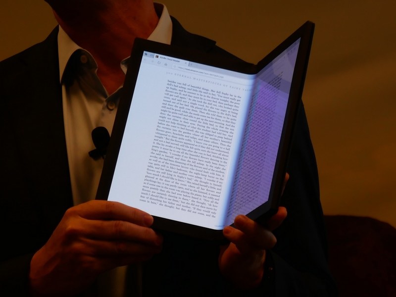 ブックモードでは、本のような形で、電子書籍などを読める