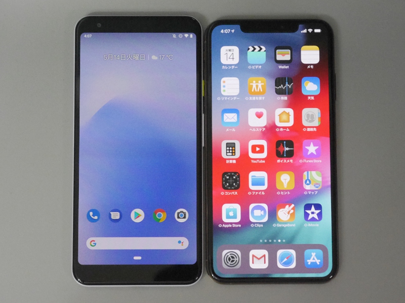 左が本製品、右がiPhone XS Max。筐体サイズは本製品のほうがわずかに大きい