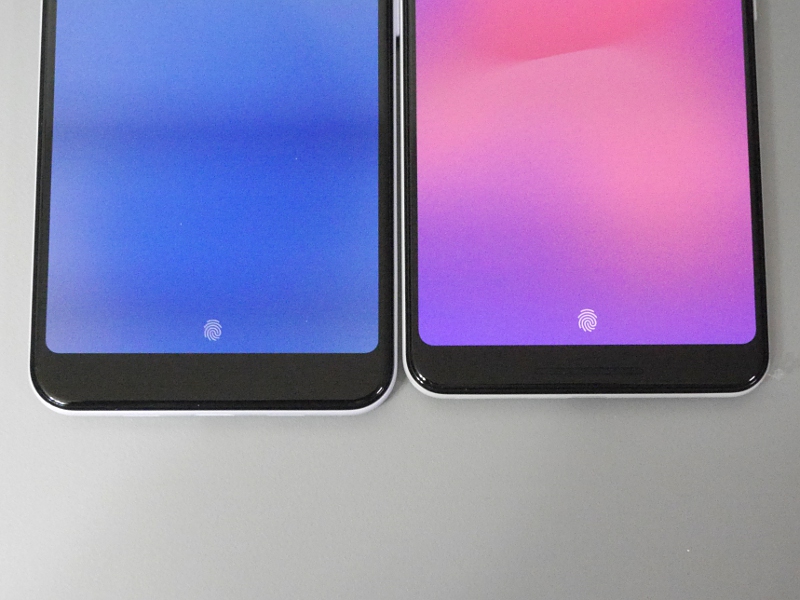 下部は違いがないように見えるが、本製品のほうがややベゼル部が広い。筐体サイズがやや縦に長い理由はここにあるようだ