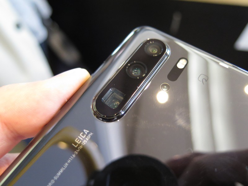 P30 Proのカメラは4,000万画素メイン+2,000万画素広角+800万画素望遠+TOFカメラのクアッド構成