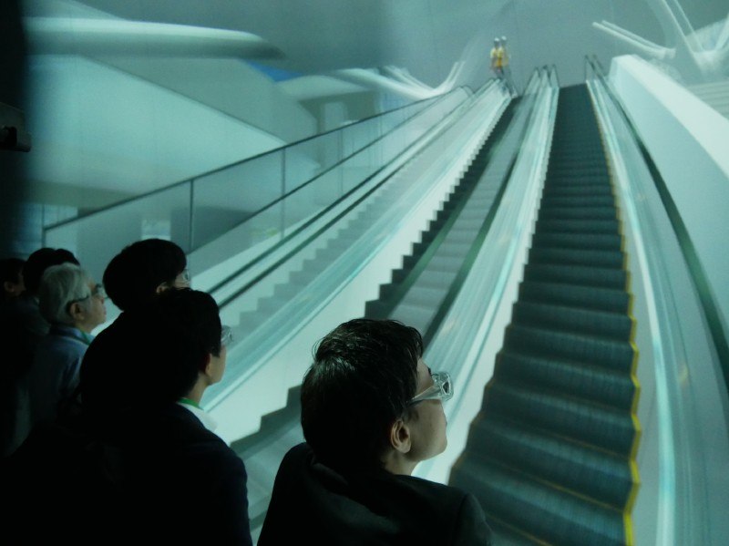 複数人が3D立体映像を閲覧可能な映像装置「汐留サイバードーム」