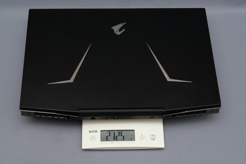 重量は実測で2,125gと、公称よりもかなり軽かった
