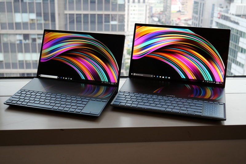 デュアルディスプレイ仕様のクリエイター向けノートPC「ZenBook Pro Duo」。左が14型モデル、右が15.6型モデル