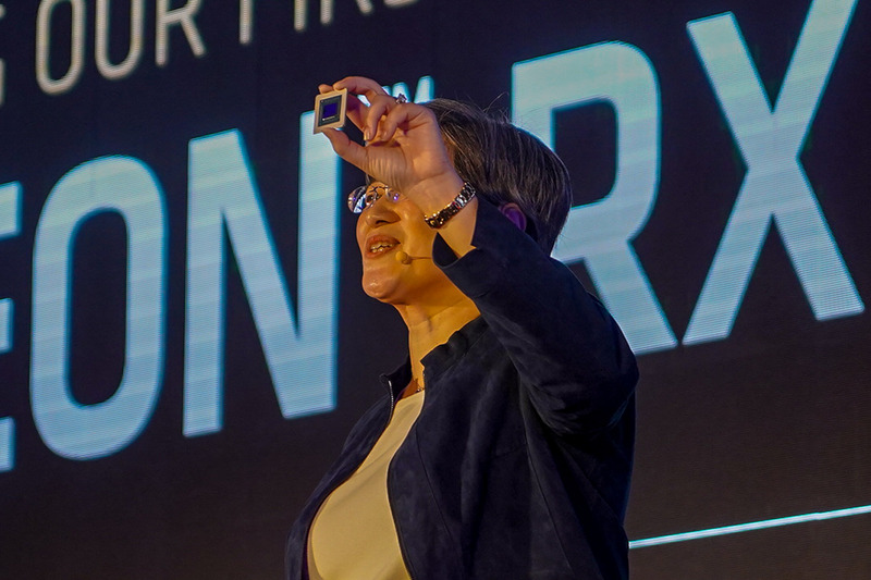 NAVIのダイを公開するリサ・スー氏