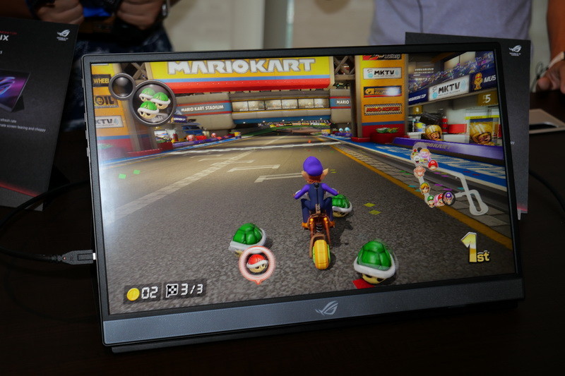 17型フルHD IPSパネルを採用