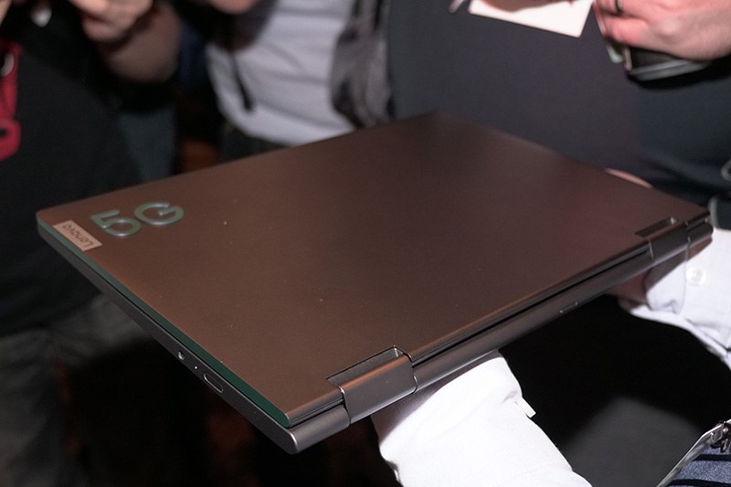 このまま製品化されるのかは不明だが、デモ機には「ThinkPad」のロゴはない