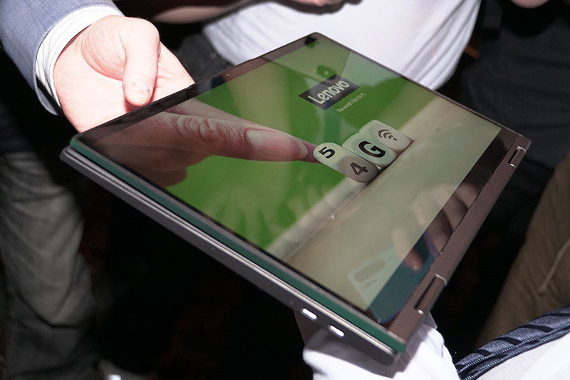 このデモ機はフルHDだが、4Kパネルの搭載も予定されているという