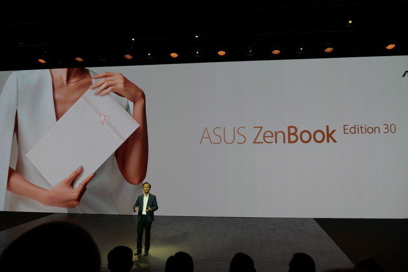 30周年記念ノートPC「ZenBook Edition 30」