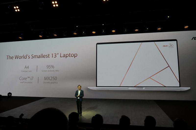 13.3型ノートPCとして世界最小サイズを実現し、スペックも充実