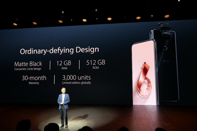 筐体カラーにマットブラックを採用し、RAMを12GB、内蔵ストレージを512GBに増量。30カ月の保証も付帯。3,000台限定で販売される