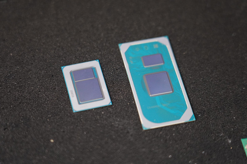 Yシリーズ用のType4パッケージ(左)とUシリーズ用のType3パッケージ(右)