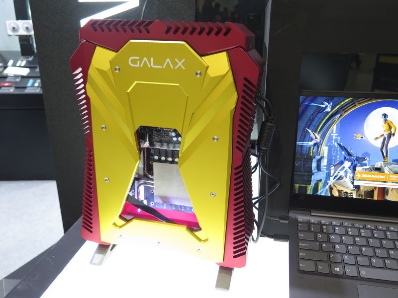 Thunderbolt 3対応の外付けGPUボックス