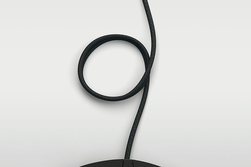 ケーブルは編組仕様