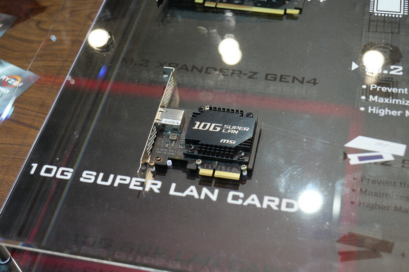 パッケージには10G LANカードが付属