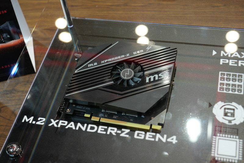 PCIe Gen4対応SSD RAID拡張カードも付属する