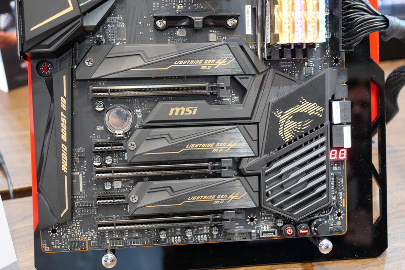 PCI Express Gen4 x16スロットを3本用意。M.2も3本あり、いずれもPCIe Gen4 x4に対応