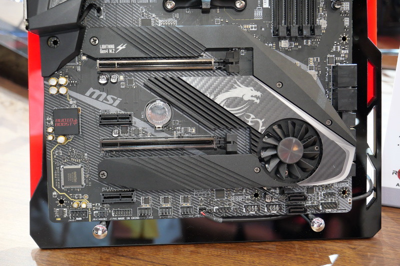 拡張スロットはPCI Express Gen4 x16が2本とPCI Express Gen 4 x1が2本。M.2は2スロットで、いずれもPCIe Gen4 x4対応