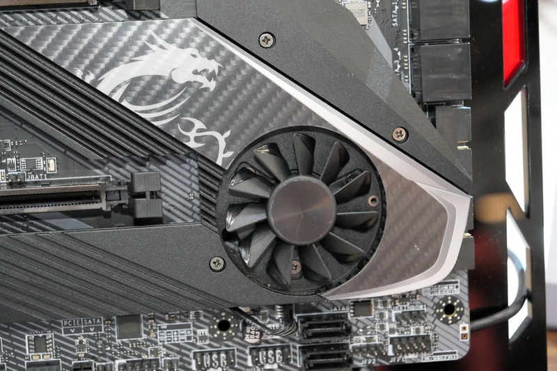 チップセットにはFrozr Heatsink Designを装着