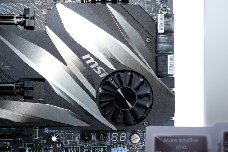 チップセットにはFrozr Heatsink Designを装着