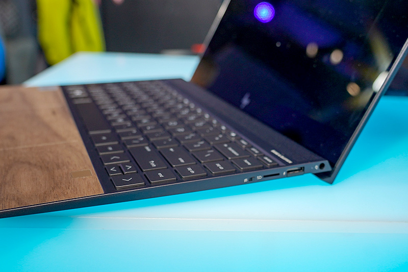 Lenovoの製品名不明の第10世代Core搭載製品