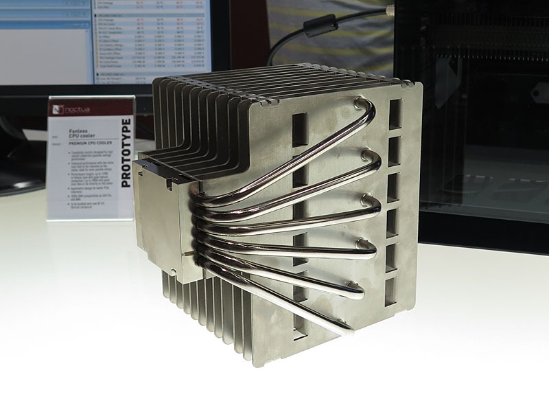 銅製ベース、6本のヒートパイプ、肉厚のアルミニウムフィンを採用