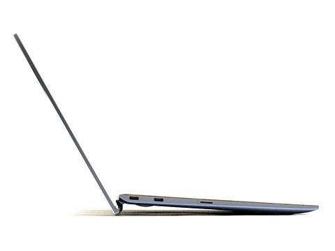 西川和久の不定期コラム】超狭額縁の13.9型ノートPC、ASUS「ZenBook
