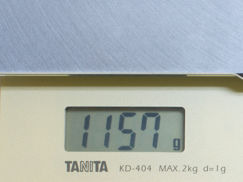 本体重量は実測で1,157g