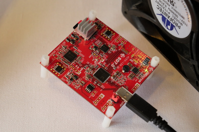 これが実際の稼働モデル。microSD Expressスロットにはヒートシンクが装着されており、発熱の大きさがうかがえる