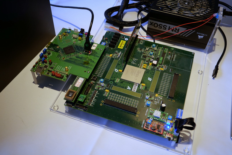 JMS581のプロトタイプを利用したデモ環境。PCIe Gen3 x4/NVMe対応SSDをUSB 3.2 Gen2x2でPCに接続して性能テストが行なわれていた