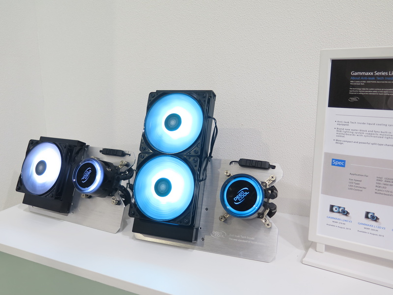 GAMMAXX L120 V3(左)と同L240 V3(右)。アメリカ国内でのAsetekの水冷ヘッド特許に関する問題を回避した独自設計のヘッドを採用
